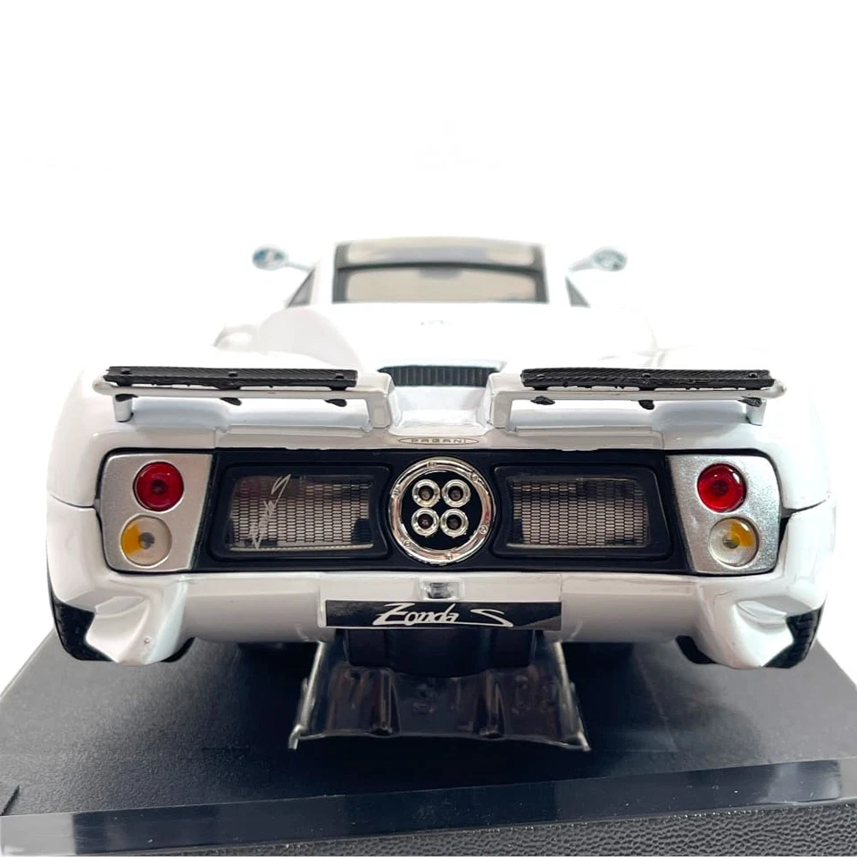 Modellino Auto Motor Max 1/18 Pagani Zonda C12 2003 White - Immagine 4 di 4