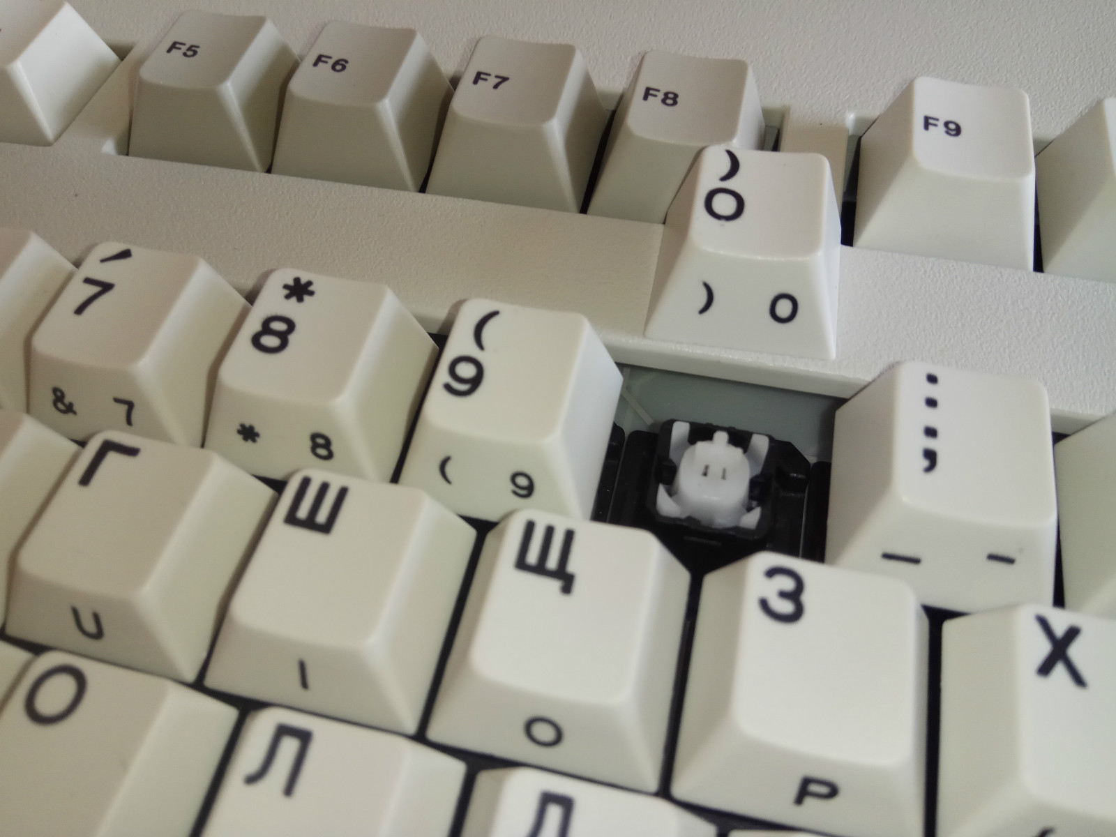 NIB CHERRY KEYBOARD G81-3000 SAV RUS Cyrillic ENG - Picture 4 of 7