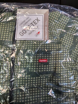 New Supreme Hoodie WINDSTOPPER Zip Up Hooded Size LARGE FW21