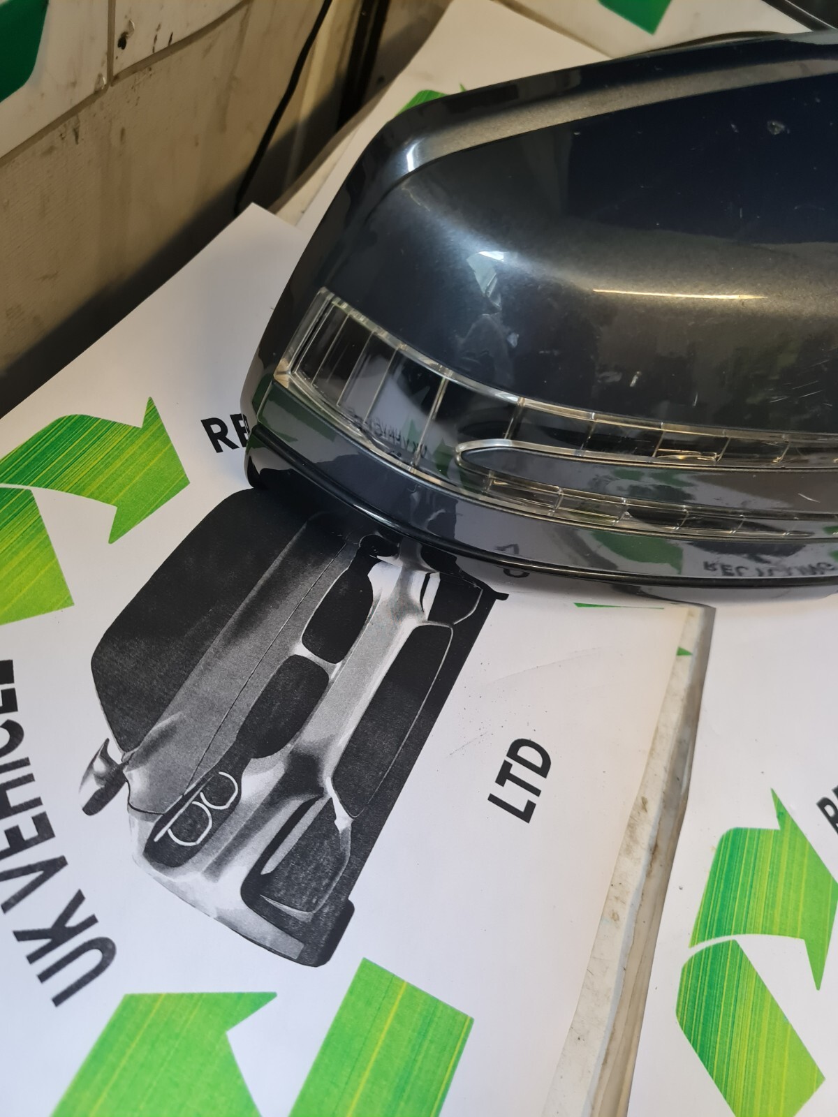 MERCEDES E CLASS DRIVERS SIDE WING MIRROR 2128100864 eBay