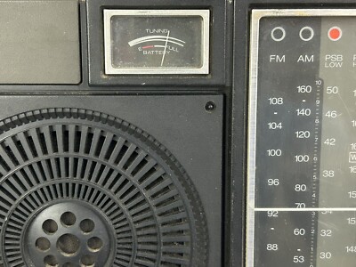 Vintage Panasonic RF-940 FM AM PSB High Low 4 Band Radio Japan