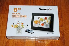 Sungale CD802 8-Inch Digital Photo Frame Black 