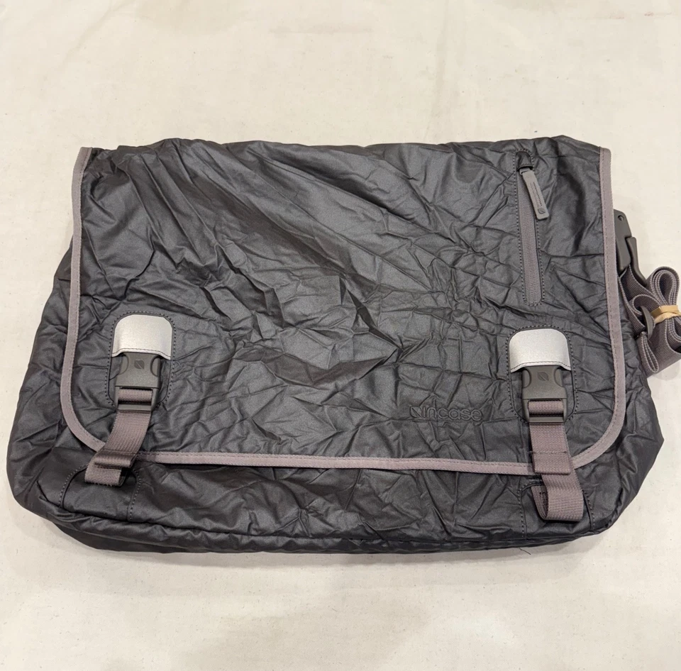 Incase, Alloy Messenger Bag, Fits Up To Macbook Pro 15", Color Steel Padded - Image 2 of 4