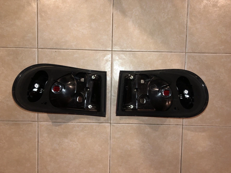 Par de luces traseras izquierda derecha Toyota FJ Cruiser 2007-2014 OEM Foto 3 de 3