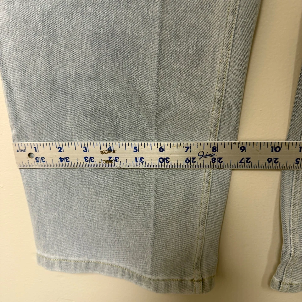 Halara Women's XL Petite Light Wash Straight Leg Denim Jeans Casual Comfort - Image 4 of 4