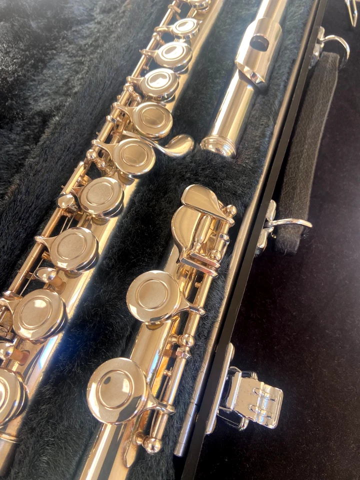 YAMAHA YFL 225S OVERHAULED FLUTE OFFSET G, C FOOT VIDEO DEMO - Image 3 of 4