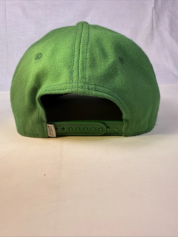 Gorra de béisbol Stussy verde y blanca con cierre a presión. Mezcla de lana acrílica. Muy limpio Foto 3 de 4