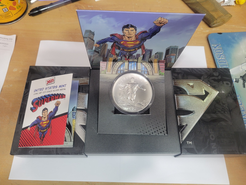 Comic Art 2.5 Ounce Silver Medal – Batman™ - Picture 4 of 9
