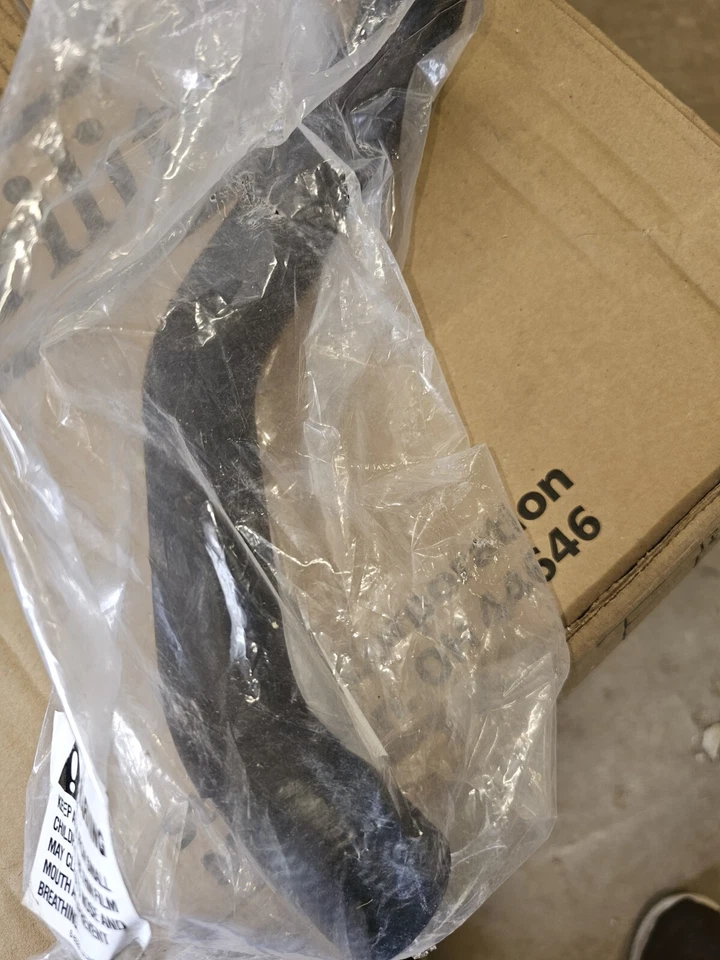 Manguera de refrigerante del radiador CRP CHR0387R para 07-14 Volvo XC90 3,2 L-L6 Foto 2 de 3