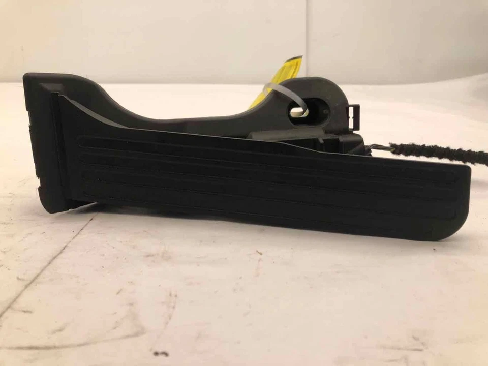 Педаль дроссельной заслонки газового акселератора АКПП Volkswagen Jetta 2010 б/у - Изображение 4 из 4