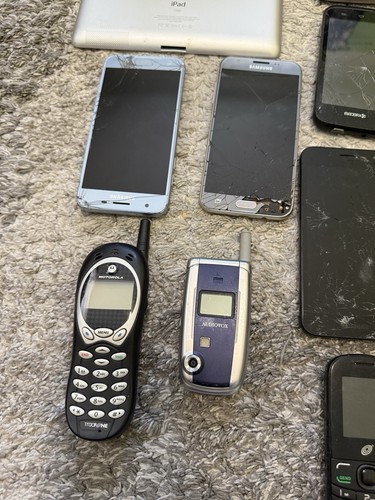 Posten von 30 Geräten verkauft wie besehen für Teile, Reparatur oder Goldgewinnung. - Bild 11 von 16