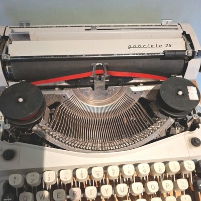 Vintage Adler Gabriele 25 Typewriter | eBay UK