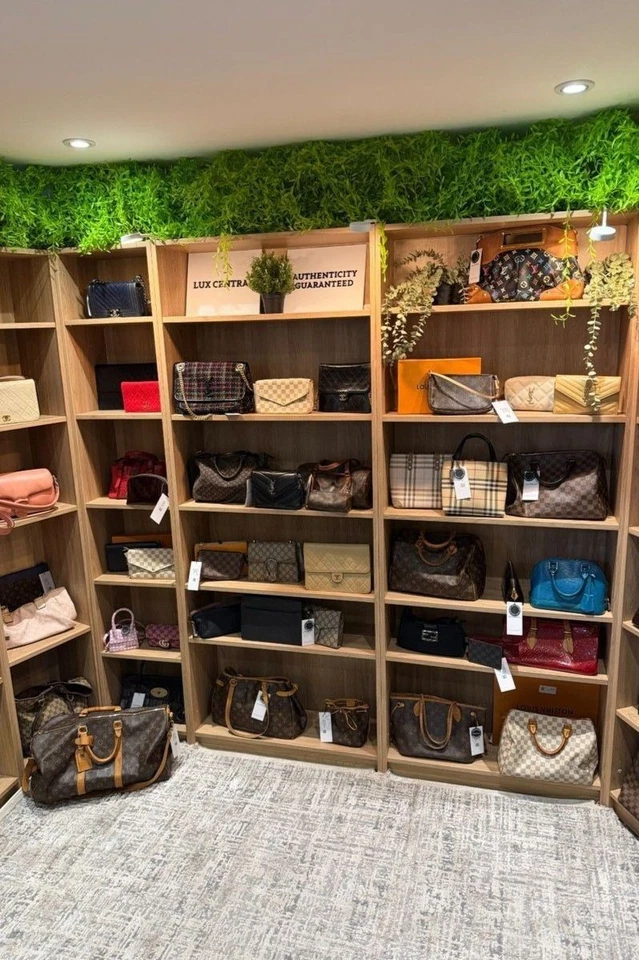 LUXURY BRANDS FLASH SALES AND 99P AUCTIONS. LOUIS VUITTON COACH AND MORE