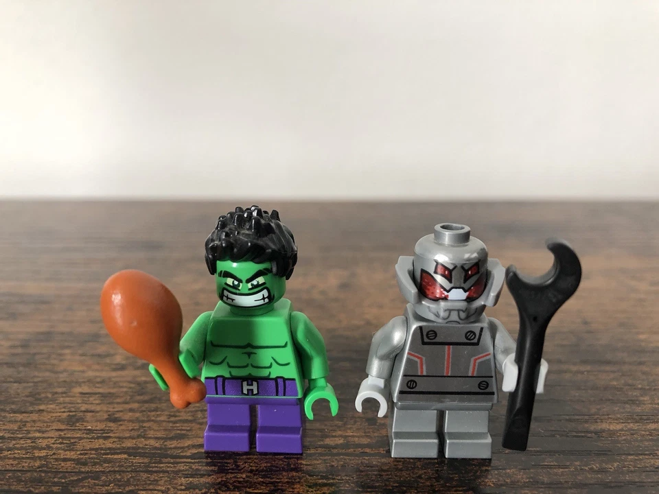 LEGO Marvel Superheroes: Mighty Micros Hulk vs. Ultron (76066) 100% Completo Foto 2 de 4