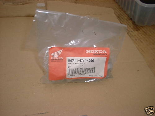 HONDA NSR125 BRACCIO PEDANA R/H POSTERIORE 50711-KY4-900 - Foto 1 di 1