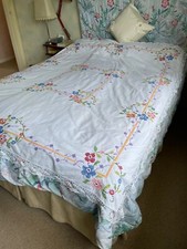 VINTAGE ORIGINAL  1940S TABLECLOTH HAND EMBROIDERED COTTON LARGE BED THROW COVER