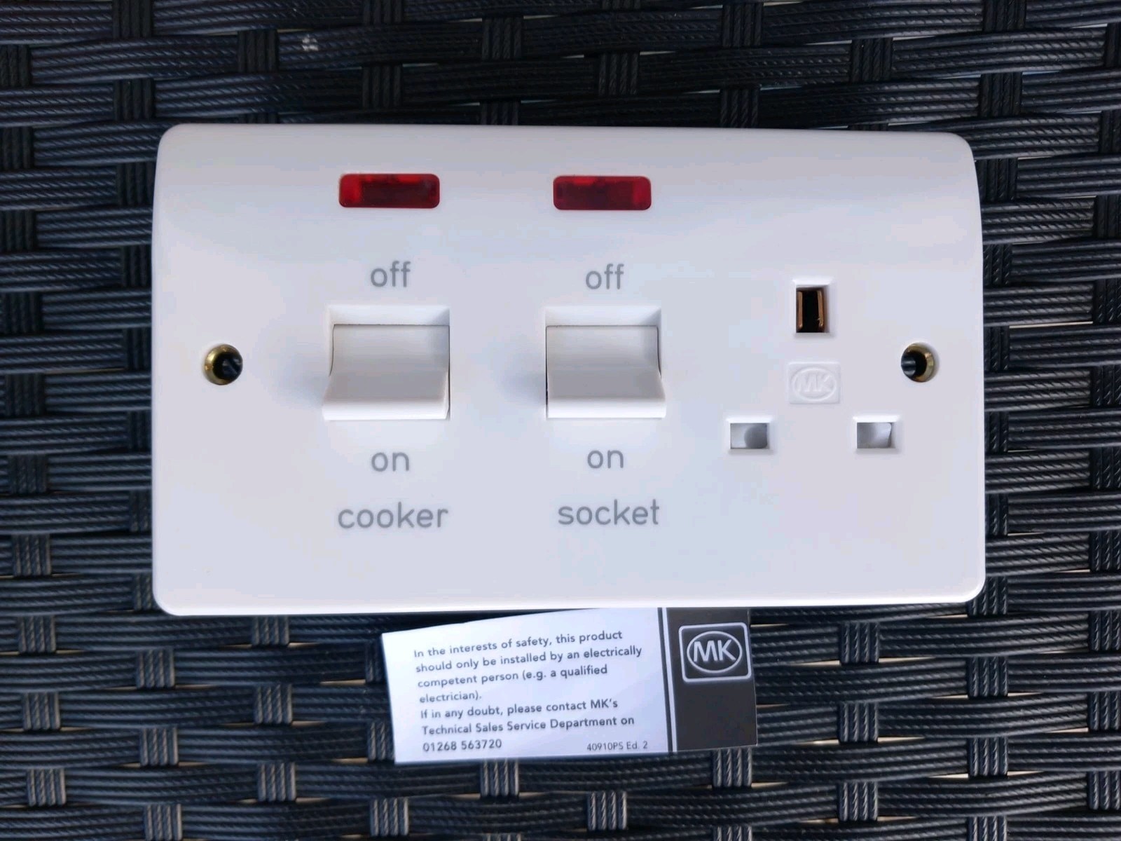 MK K5061WHI 45 AMP DOUBLE POLE COOKER CONTROL UNIT WITH NEON.