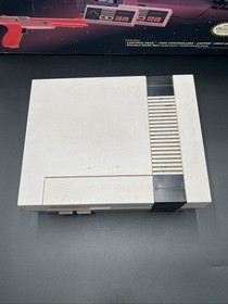 Nintendo NES Action Set Console with Zapper Controllers Game & Box No Power Cord