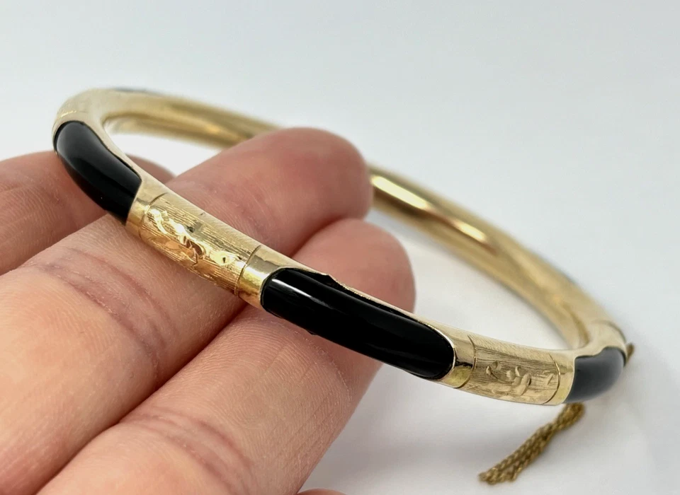 14K Gold Black Onyx Bracelet Etched Hinged Bangle Signed 585 13.6 Grams - Image 4 of 4