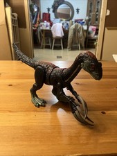 Jurassic World: Dominion Sound Slashin' Slasher Therizinosaurus Dino Figure
