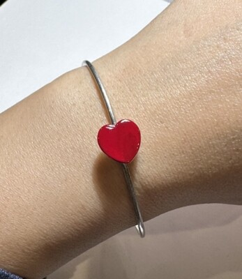 Vintage Pilgrim Thin Silver tone Wire Heart Red Enamel Bangle Bracelet DD2