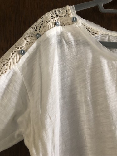 little yellow button anthropologie large top white crochet sleeve lines coastal - Picture 5 of 9