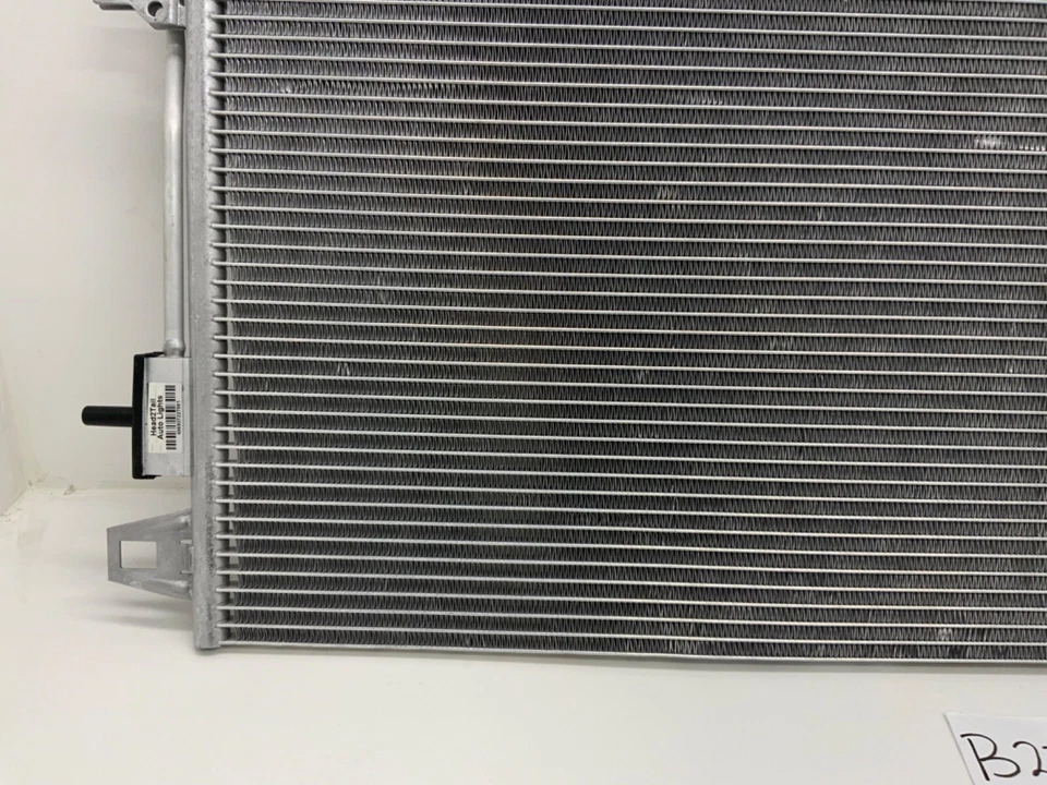 Chevrolet Traverse 2009 2010 2011 2012 2013-2017 3,6 L condensador de aire acondicionado delantero OEM Foto 2 de 4