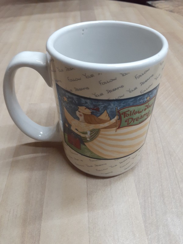 "FOLLOW YOUR DREAMS"  14 OZ COFFEE MUG TEA CUP MICROWAVE DISHWASHER SAFE
