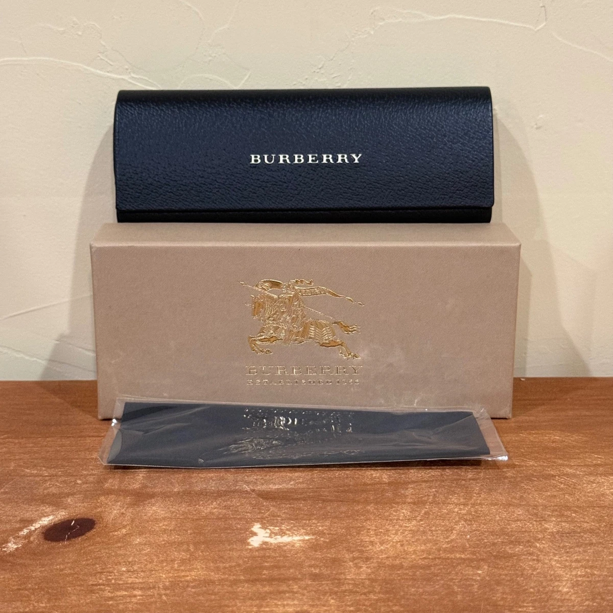 Burberry Adult Eyeglass Cases & Storage for sale | eBay display picture 2