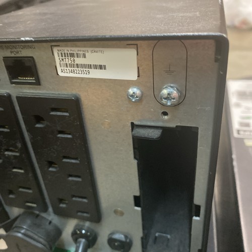 Gruppo di continuità APC Smart-UPS 750 SMT750c senza batterie - Foto 6 di 6