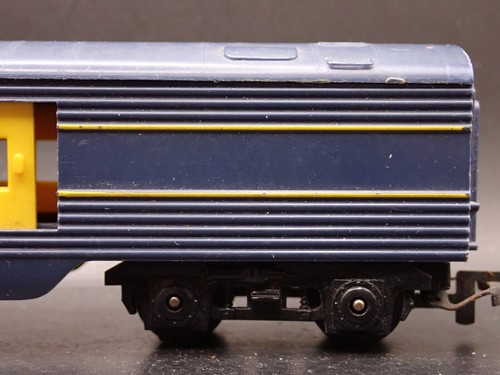 Tri-ang R134 Transcontinental Baggage Car OO Gauge Blue with Blue Roof (L785) - Picture 4 of 24