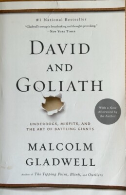 DAVID AND GOLIATH ~ MALCOLM GLADWELL ~ SOFT COVER ~ NEW