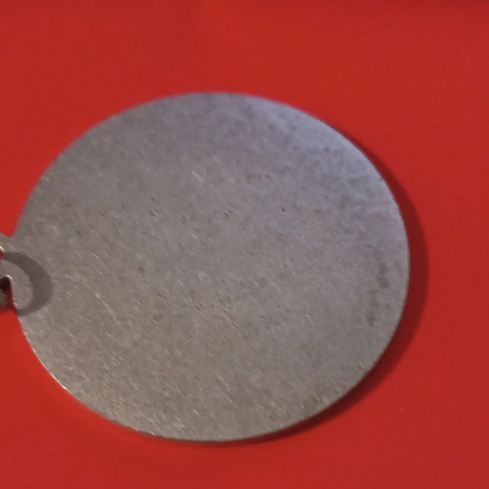 Médaille football métal argenté motif joueurs/ballon, verso lisse - Photo 3/3