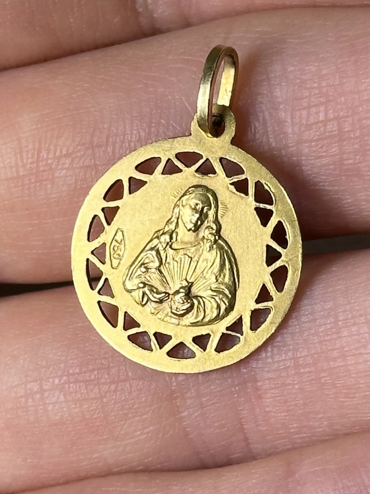 Colgante de oro amarillo macizo de 18 quilates “Nuestra Señora de Fátima” y “Sagrado Corazón de Jesús” Foto 2 de 4