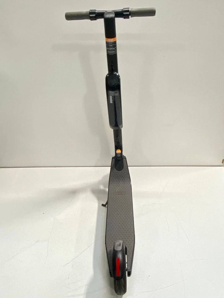 Segway Ninebot Kick Scooter ES3 Foto 3 de 4