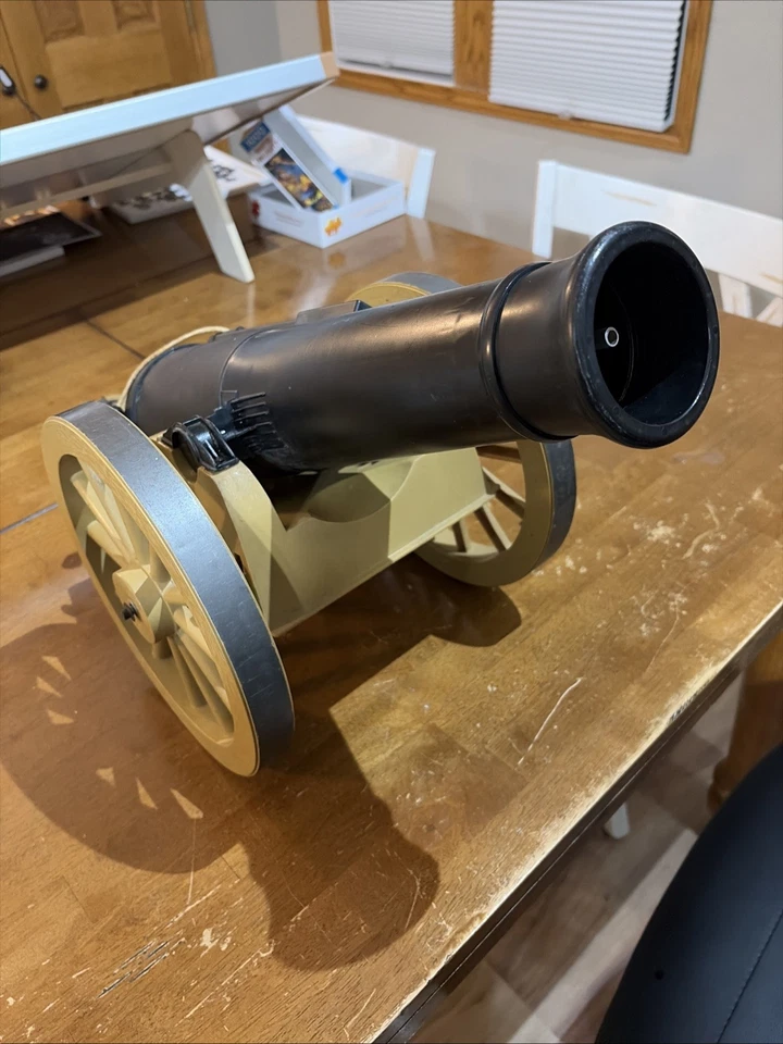 Remco 1960's Johnny Reb Civil War Toy Cannon Plunger works Great Condition. - Image 4 of 4