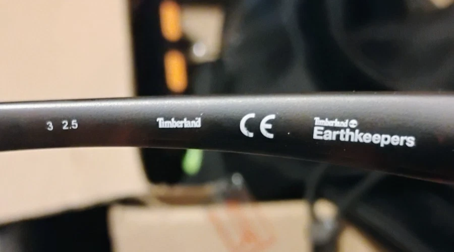 Gafas de sol Timberland Earthkeepers con estuche marrón con cremallera ¡Oferta en excelente estado! Foto 3 de 4