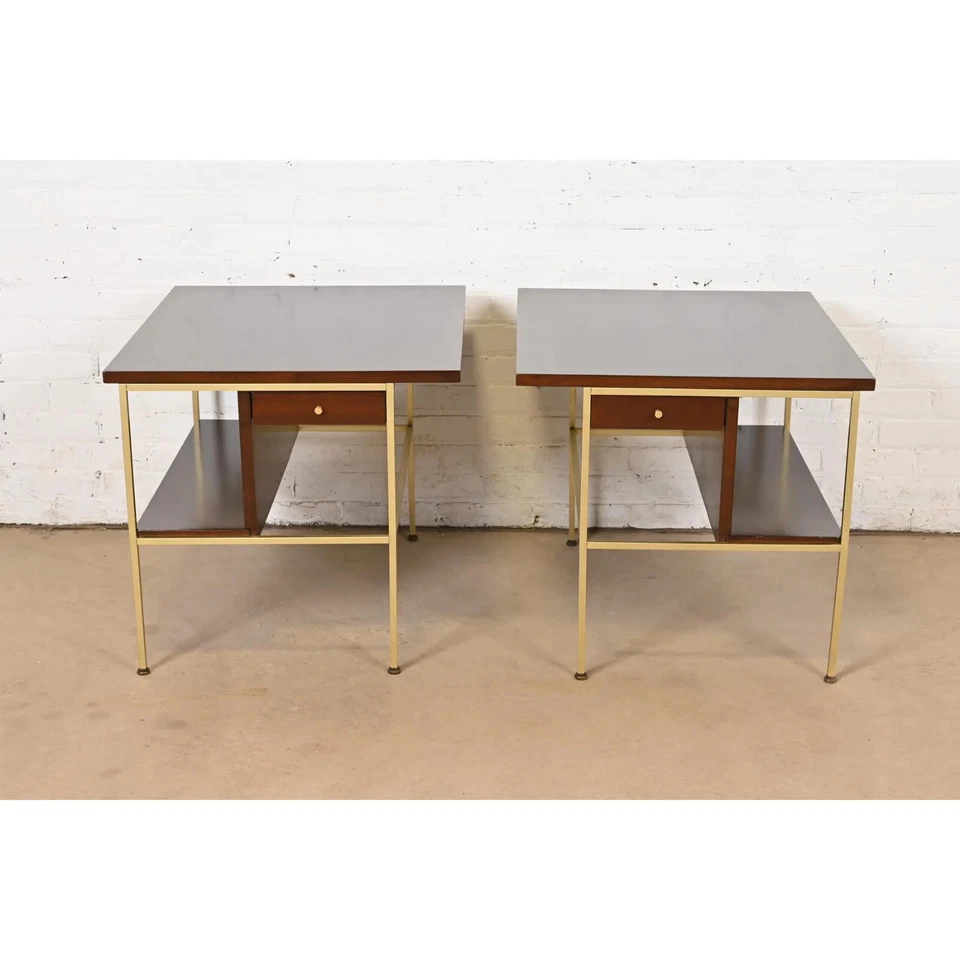 Paul McCobb Irwin Collection Красное дерево и Латунь Тумбочки, Недавно Отремонтированные - Изображение 2 из 4