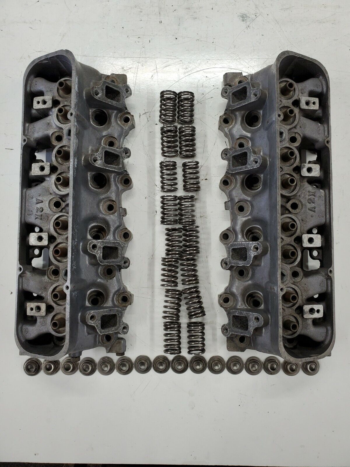 BUICK 215 V8 CYLINDER HEADS SPRINGS & RETAINERS
