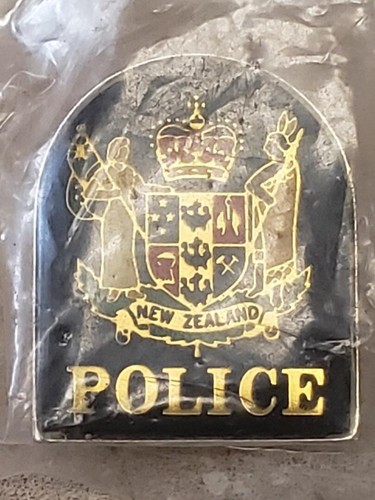 New Zealand Police Lapel Pin - Picture 2 of 3