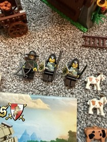 LEGO Kingdoms 7189 Mill Village Raid near complete w/ minfigures & Instructions