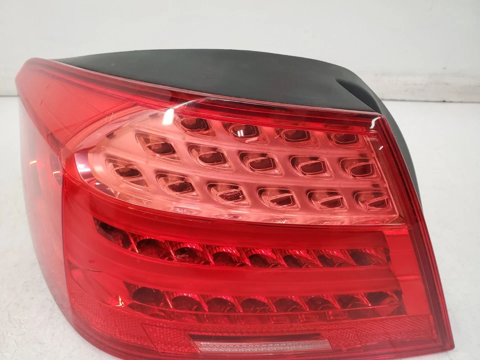 ✅ 11-13 BMW OEM E93 335 M3 LCI Luz Trasera Izquierda Del Lado del Conductor Luz De Parada Exterior Foto 3 de 4