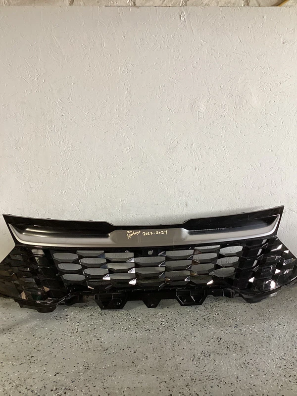 2023 2024 KIA SPORTAGE GRILLE Camera Type Used OEM 86350DW030