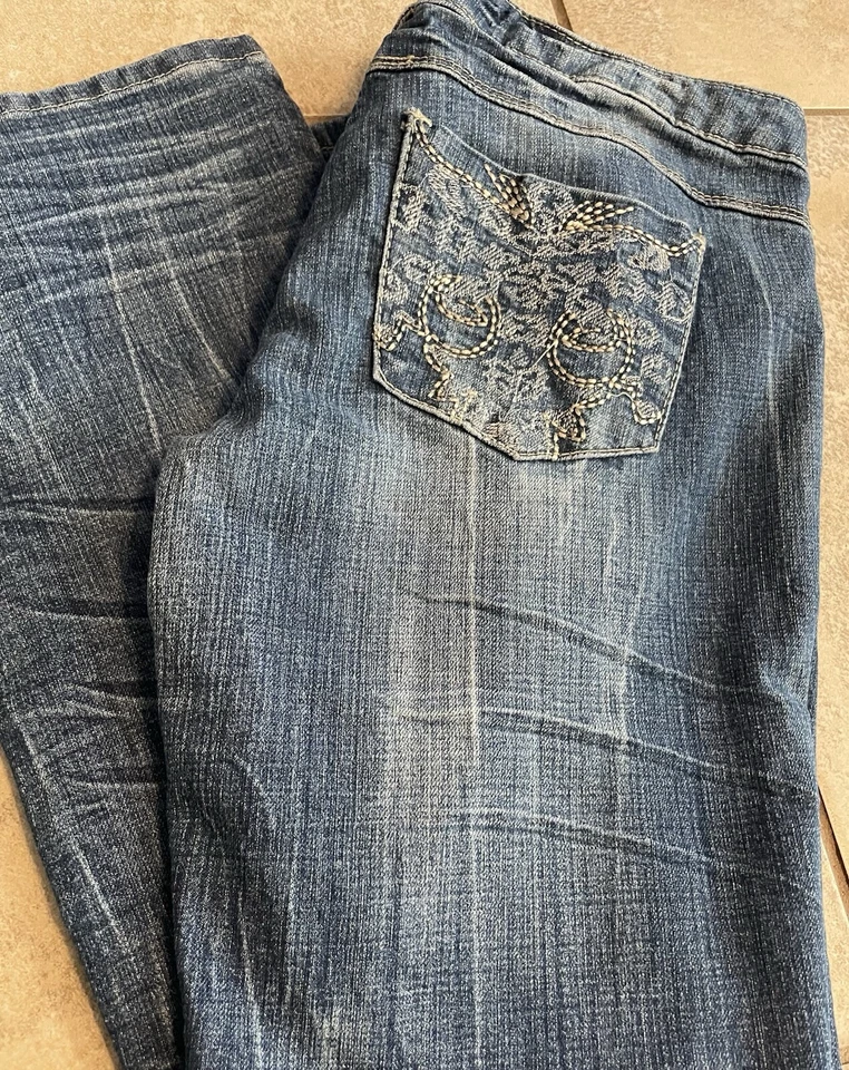 Pantalones de mezclilla Charlotte Russe Boot Fit para mujer talla 10 azul elegante aspecto de encaje bolsillos Foto 4 de 4