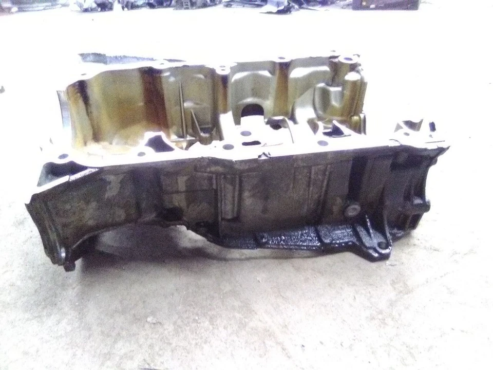 14 Toyota Venza Upper  Oil Pan 2.7 Liter VIN A 5th Digit - Image 4 of 4