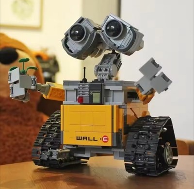 Large WALL-E Building Blocks With Movable Parts & Plant Accessorie 687 Pieces