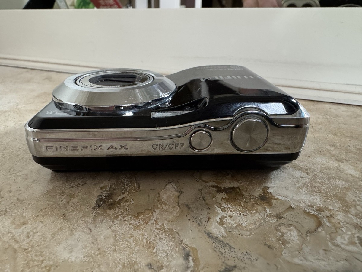 美品　Fujifilm FinePix A650 Fujifilm FinePix AX650 Compact Digital Camera (16MP, 5x Optical
