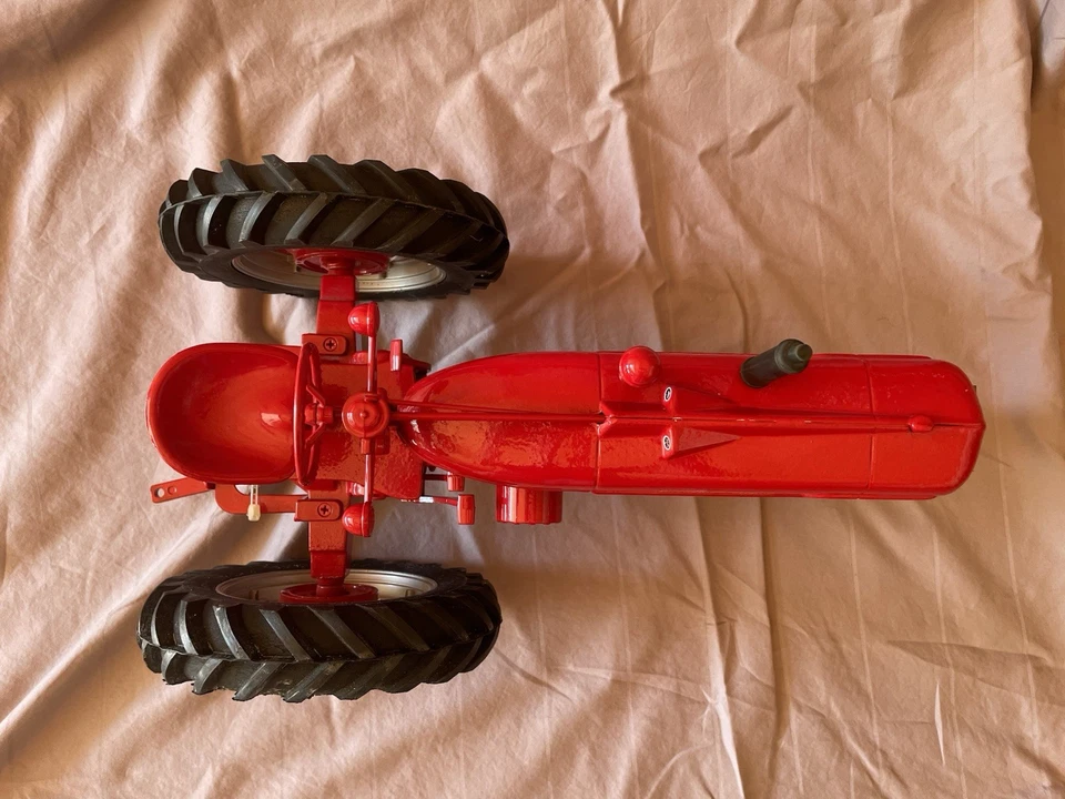 1/8 Farmall M Tractor, Farm Progress Show 1995 FG-ZSM836 NIB - Image 4 of 4