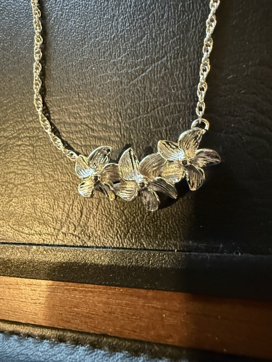 Silver Plaited Lei Alii Three Flower Necklace View 2