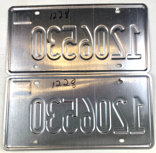 Vintage 2013 Illinois Truck License Plate Set Pair 1206530 Garage Wall Decor - 第 2/2 張圖片